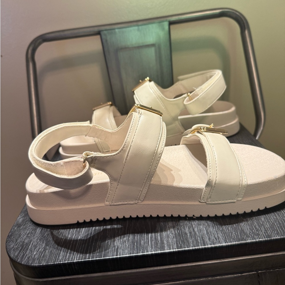 Madden Girl  Sprittz  Flat Sandal Sz 8.5 Summer Preppy - Picture 5 of 11